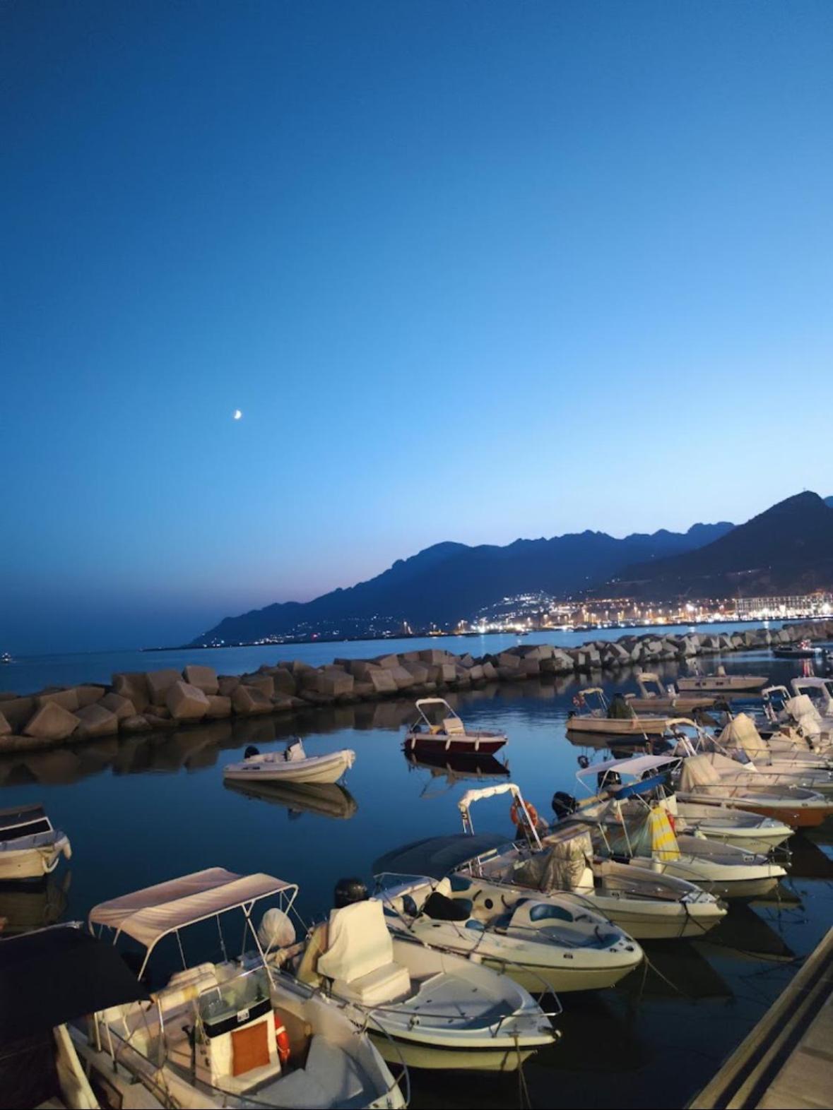 Salerno Mare E Luci Deluxe Apartman Kültér fotó